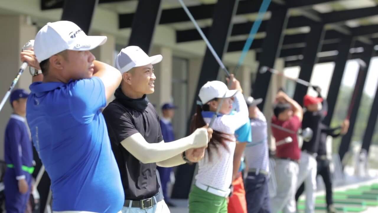 Sân golf west lakes villas-1