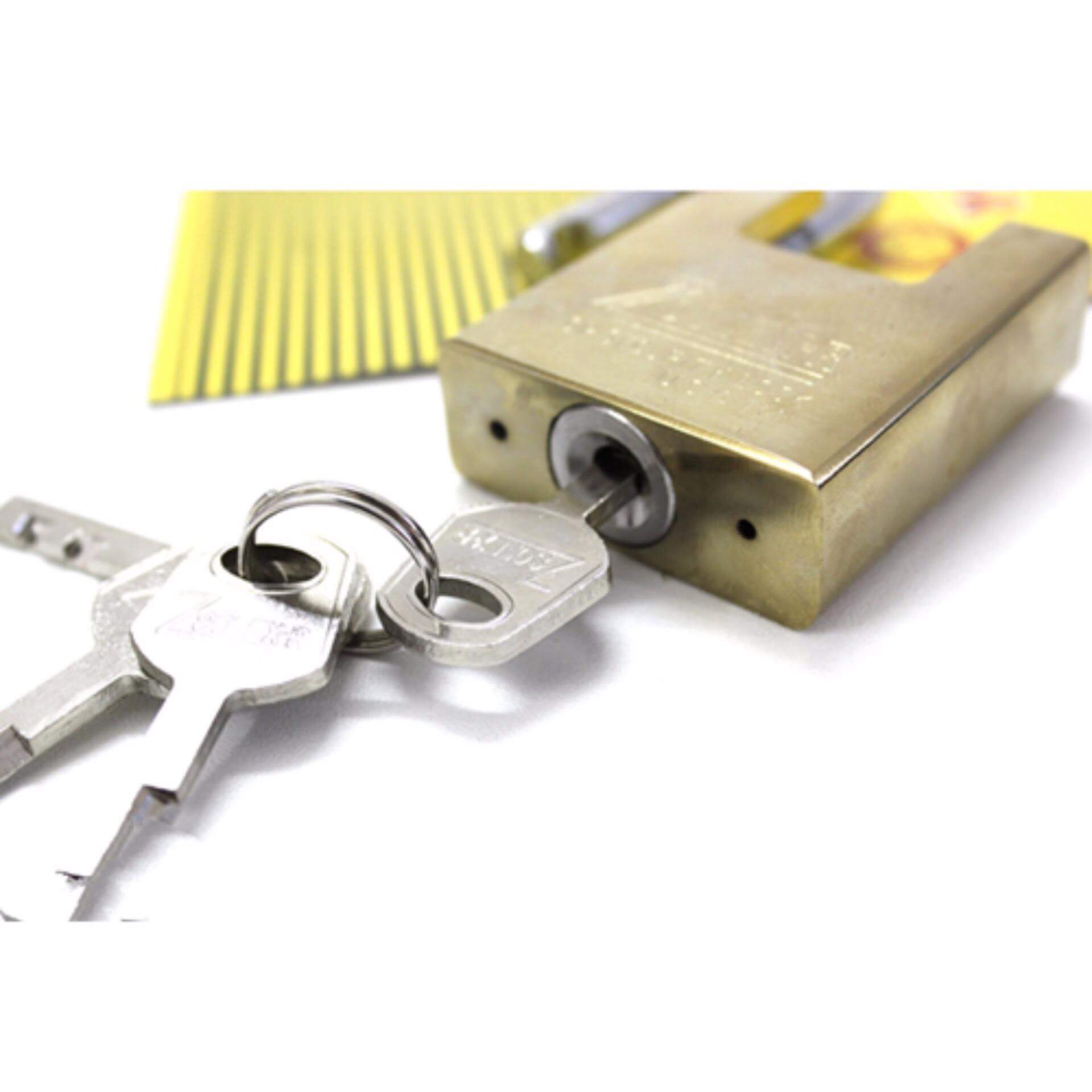 Ổ khóa dỏm chỉ 40.000 – 50.000 đồng bán ra với giá 200.000 đồng/chiếc