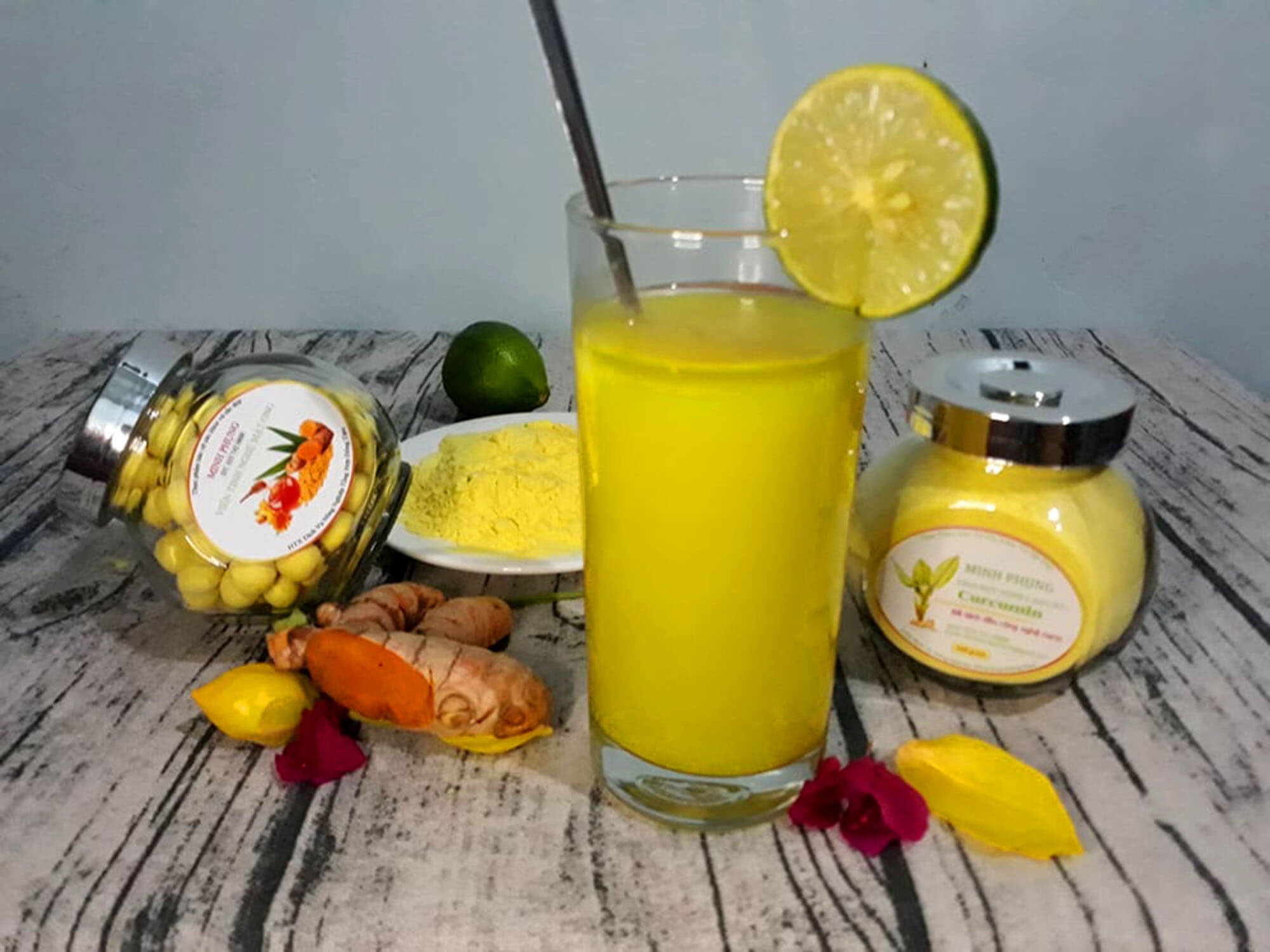 4 công dụng thần kỳ của tinh bột nghệ trong việc làm đẹp 2