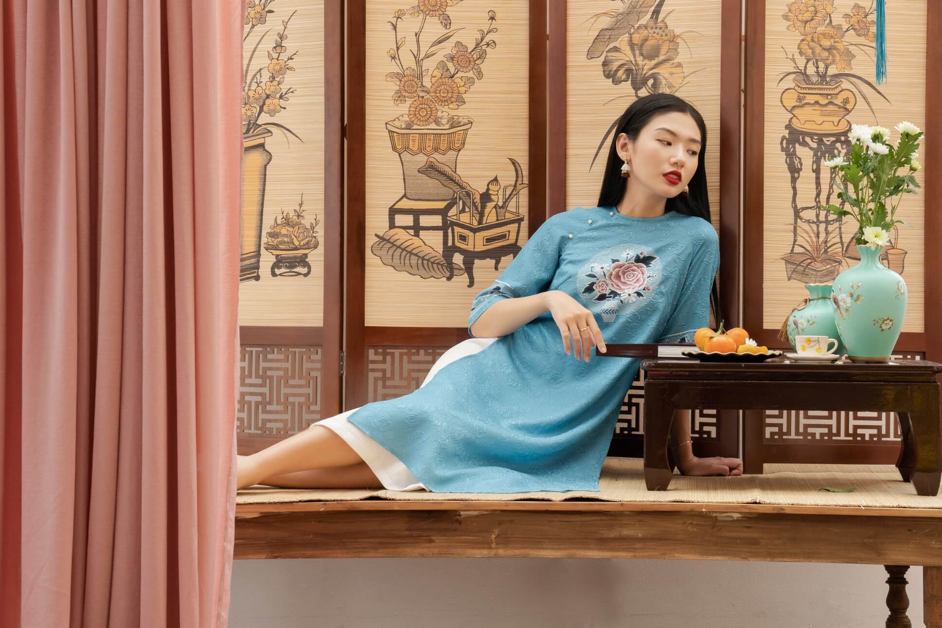 Bí kíp rạng rỡ hơn với áo dài Tết 3