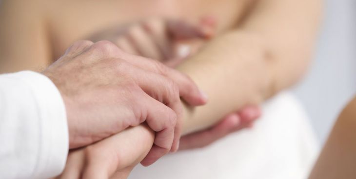 Bệnh zona thần kinh có lây không? Bệnh zona lây qua đường gì?