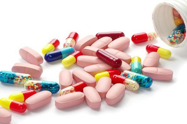Chữa zona ở mắt bằng thuốc 