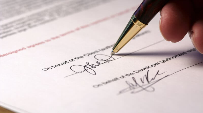 Đọc kỹ hợp đồng trước khi ký