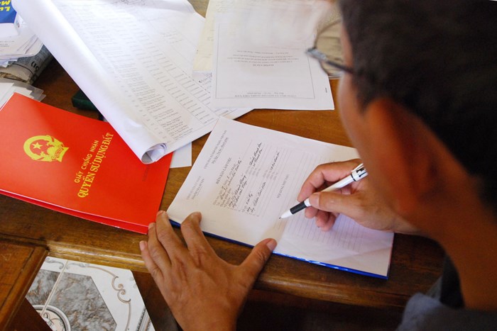 Thủ tục tách sổ đỏ đất tái định cư