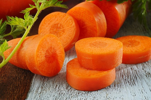Trị mụn đầu đen đơn giản với sữa chua và cà rốt 2