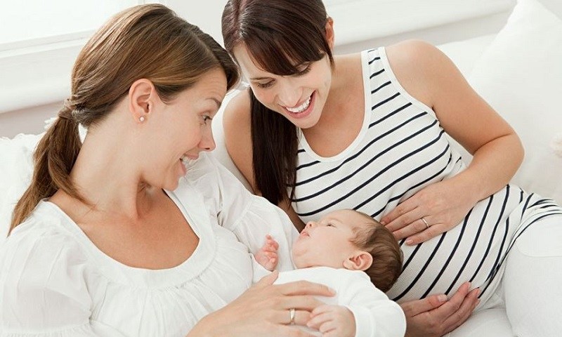 Phụ nữ đang mang thai không nên đi thăm bà đẻ