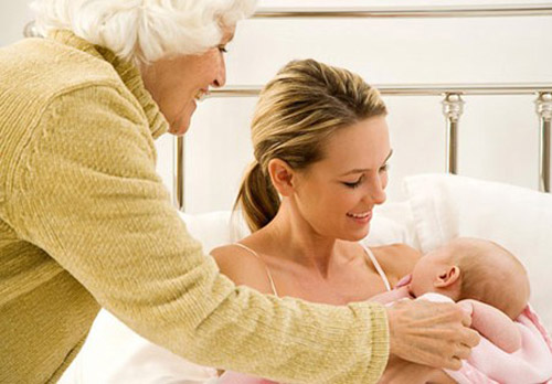  Không nên ở lại quá lâu khi đi thăm bà đẻ