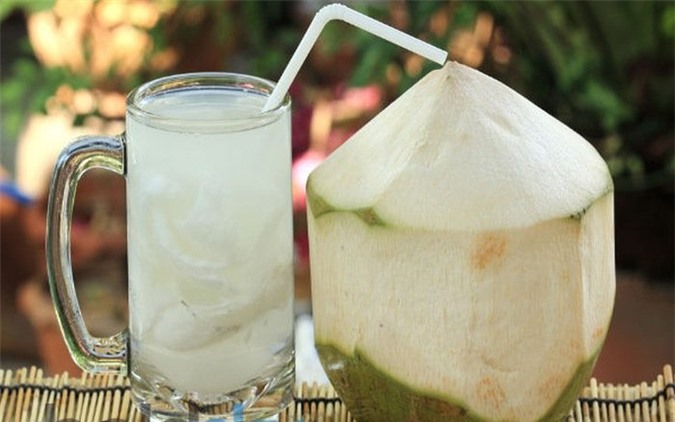 Trẻ em uống nước dừa giúp lợi tiểu và ngăn ngừa tình trạng nhiễm trùng đường ruột