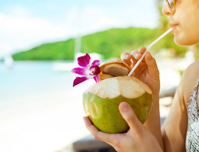 Buổi sáng là thời điểm tốt nhất bạn nên uống nước dừa