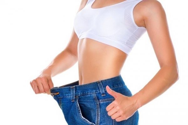 Uống nước dừa giúp làm giảm mỡ bụng