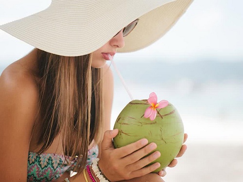  Nước dừa là vị cứu tinh cho những làn da bị cháy nắng
