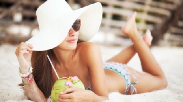 Phụ nữ uống nước dừa rất tốt cho cơ thể