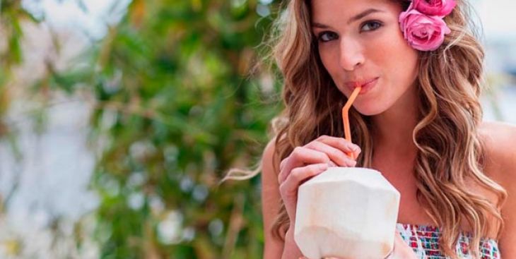 Phụ nữ uống nước dừa có tốt không? (Giải đáp)