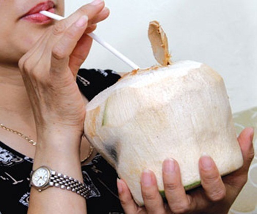 Uống nước dừa khi đói giúp làm tăng hệ miễn dịch