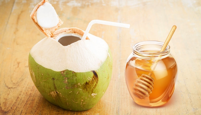 Trẻ em dưới 1 tuổi không nên uống nước dừa mật ong