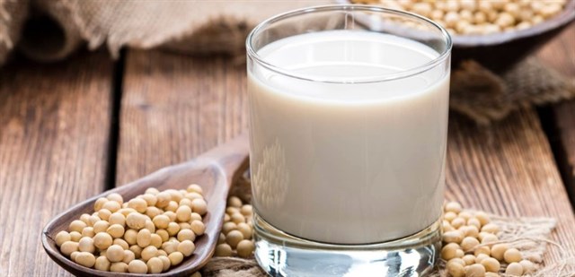 Sữa đậu nành và đường đen sẽ khiến người uống bị đầy bụng và ngộ độc