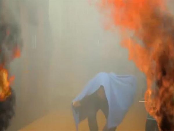  Cần phải tìm cách tránh được khói độc trong đám cháy để đảm bảo an toàn