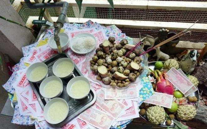 Mâm lễ cúng cô hồn ở nhà chung cư nên đặt ở ban công