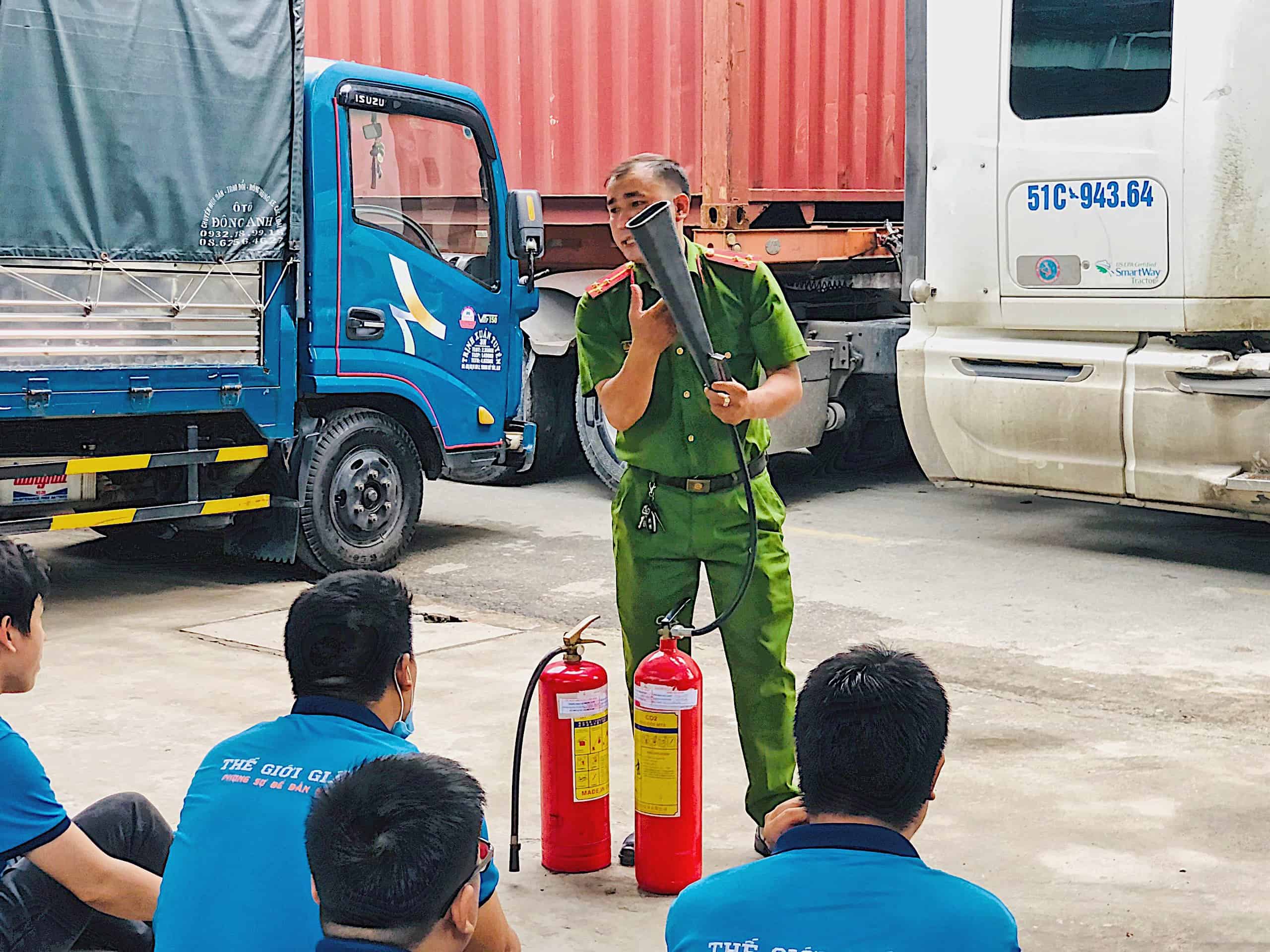  Thường xuyên tổ chức và tham gia các buổi tập huấn về phòng tránh cháy nổ