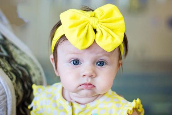 Uyên Phương thể hiện con là cô gái xinh đẹp, dịu dàng không kém phần mạnh mẽ