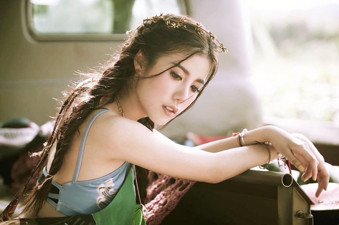 Esther là một nữ diễn viên nổi tiếng người Thái Lan xinh đẹp và tài năng