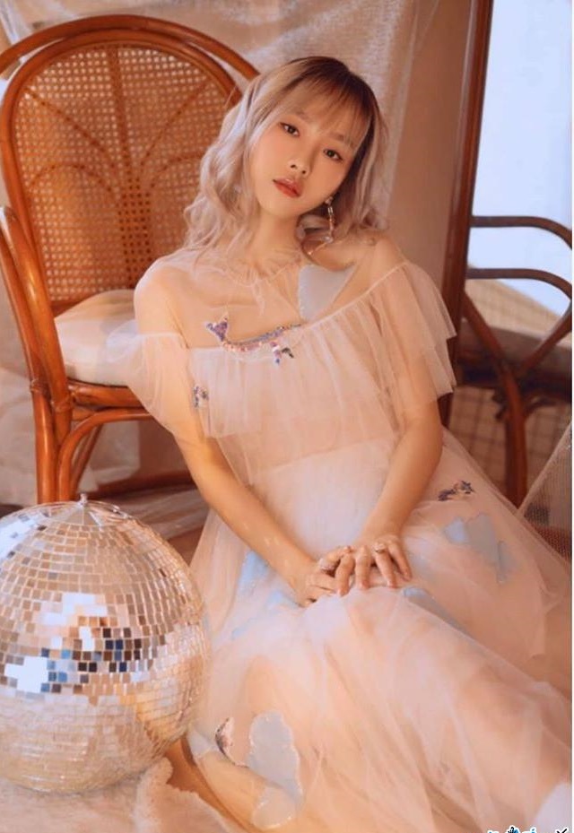 Julie là tên của một nữ ca sĩ trẻ xinh đẹp và có nhiều tài năng vượt trội