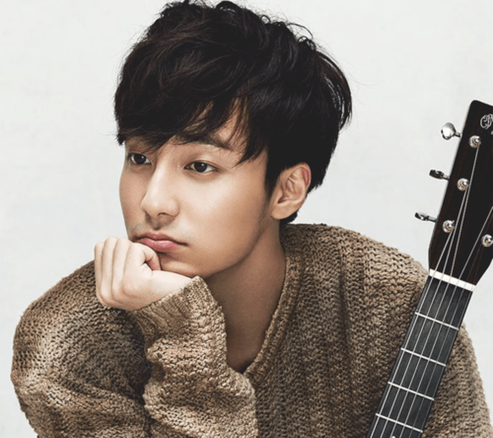 Roy là tên của một nam ca sĩ trẻ người Hàn Quốc vô cùng bảnh trai