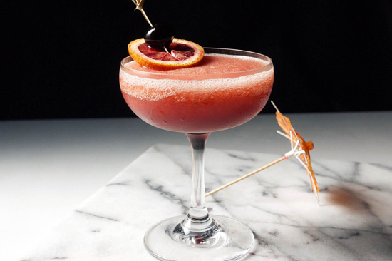 Cocktail Blood & Sand là cái tên trong cuốn tiểu thuyết từng được chuyển thể thành phim của Vicente Blasco Ibanez