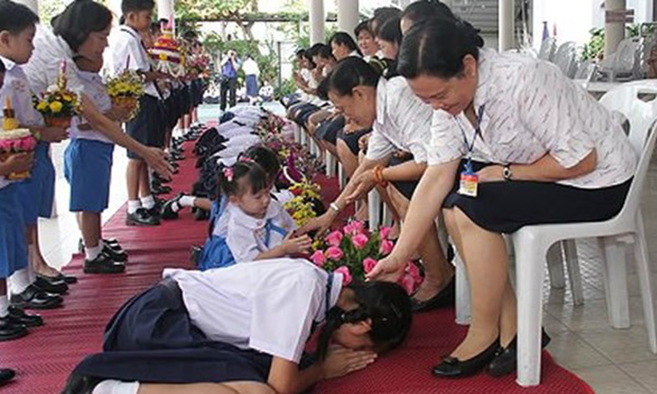 Ngày Nhà giáo Thái Lan lần đầu tiên được tổ chức vào ngày 16/01/1957