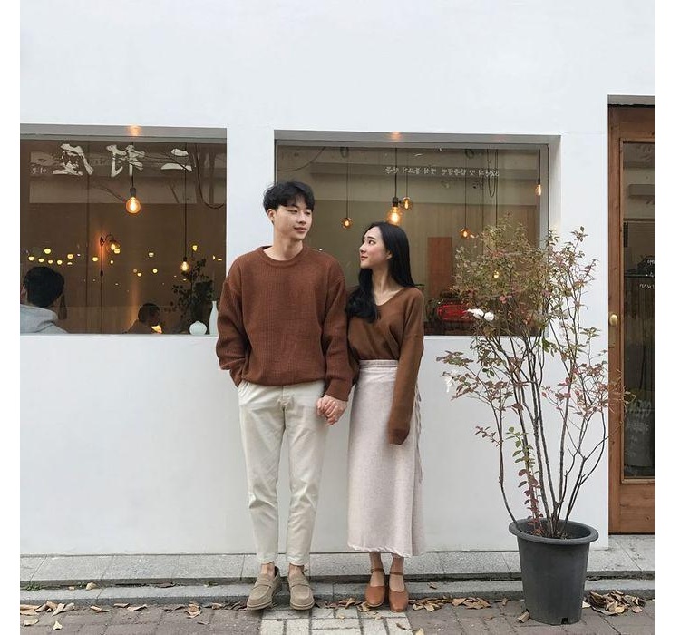 Mặc đồ đôi cũng là một việc nên làm khi yêu nhau