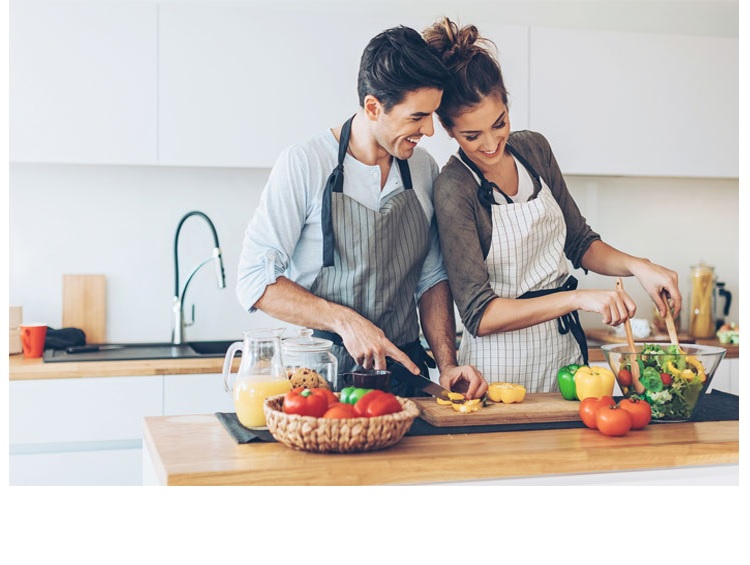 Nấu ăn cùng nhau tựa như việc cả hai bạn đều đang cùng nhau cố gắng xây dựng một mái ấm nhỏ