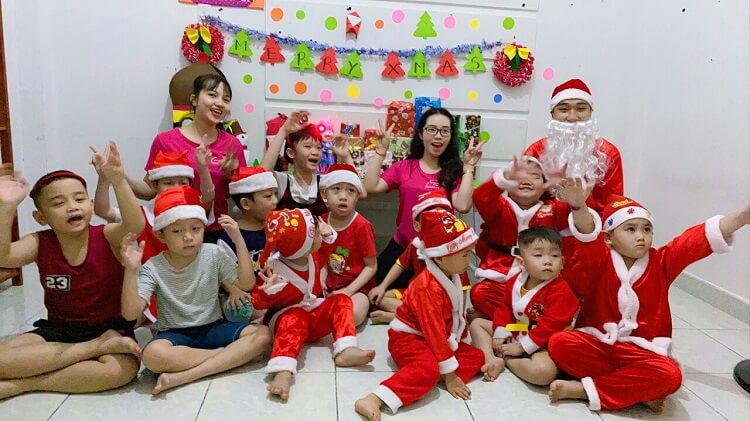 Giáng sinh bên cạnh những đứa trẻ mồ côi