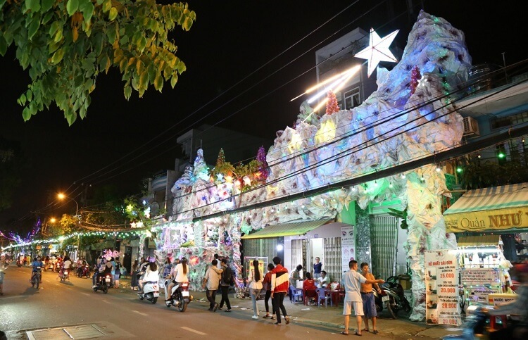 Không gian lung linh của xóm đạo Quận 8