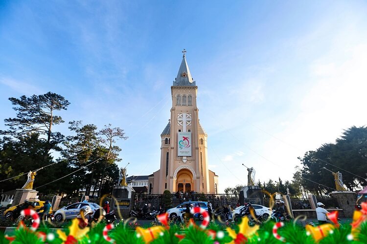 Đón Giáng sinh tại thánh đường, nhà thờ nổi tiếng tại Đà Lạt