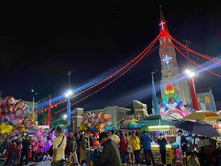 Nhà thờ Chính Tòa trong đêm giáng sinh