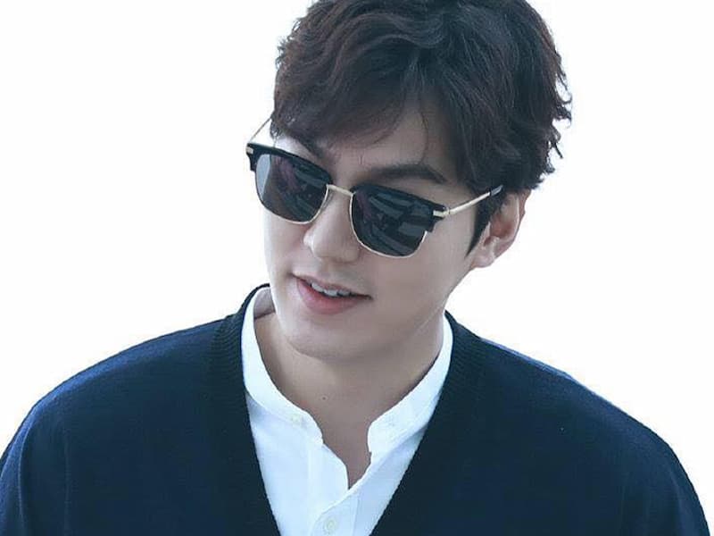 Kính râm còn được biết đến với tên gọi khác là kính mát