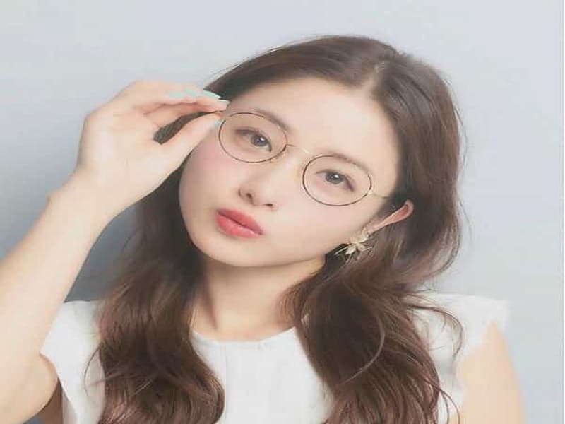 Mặt tròn không nên đeo kính tròn hoặc nhỏ