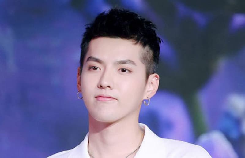 Kiểu tóc phù hợp với khuôn mặt nam trái xoan