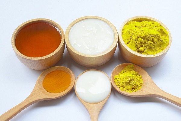 Mặt nạ trị mụn nghệ mật ong và sữa chua không đường