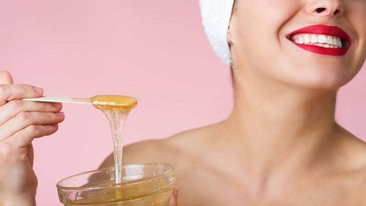 Đắp mặt nạ lên cả vùng da cổ