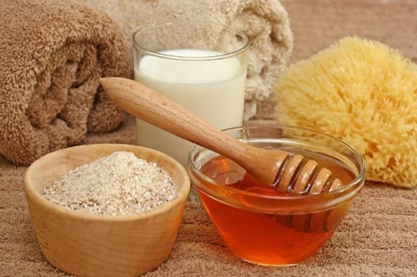 Mặt nạ sữa tươi mật ong cám gạo tẩy da chết