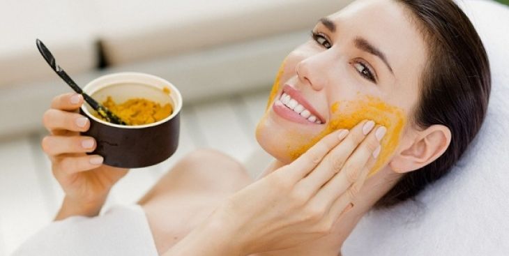 Giải đáp thắc mắc: “Bột nghệ đắp mặt có tác dụng gì?”